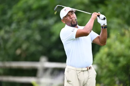 Sheffield visits Lake Club for YSU Baseball Golf Extravaganza